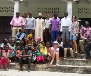 Remise de dons et matériel scolaire à l école primaire de Domoni.