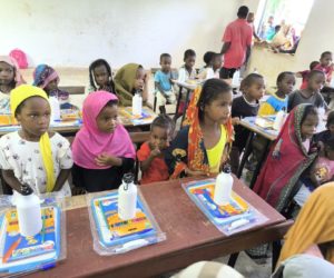 Distribution des fournitures scolaires aux élèves de l’école primaire de Ouallah