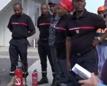 Tenues de pompiers pour les Comores