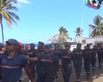 Tenues de pompiers pour les Comores