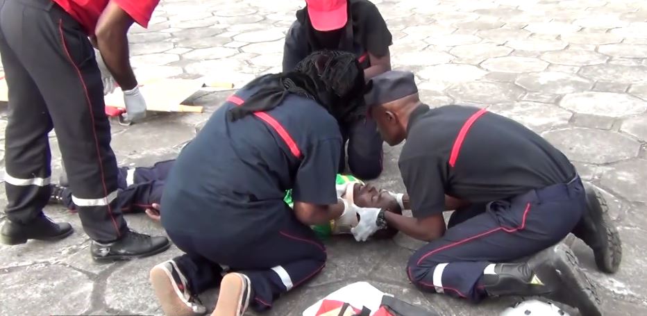 Tenues de pompiers pour les Comores